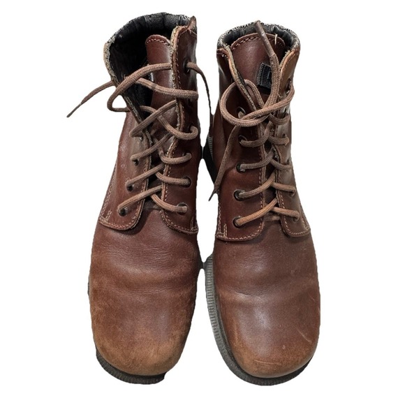 Vintage Brown Dr Marten's 8287 Air Wair Boots Size 4 AW 004 "DM's" Embossed Heel - Picture 1 of 11